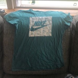 NIKE T shirt teal colored like new!
